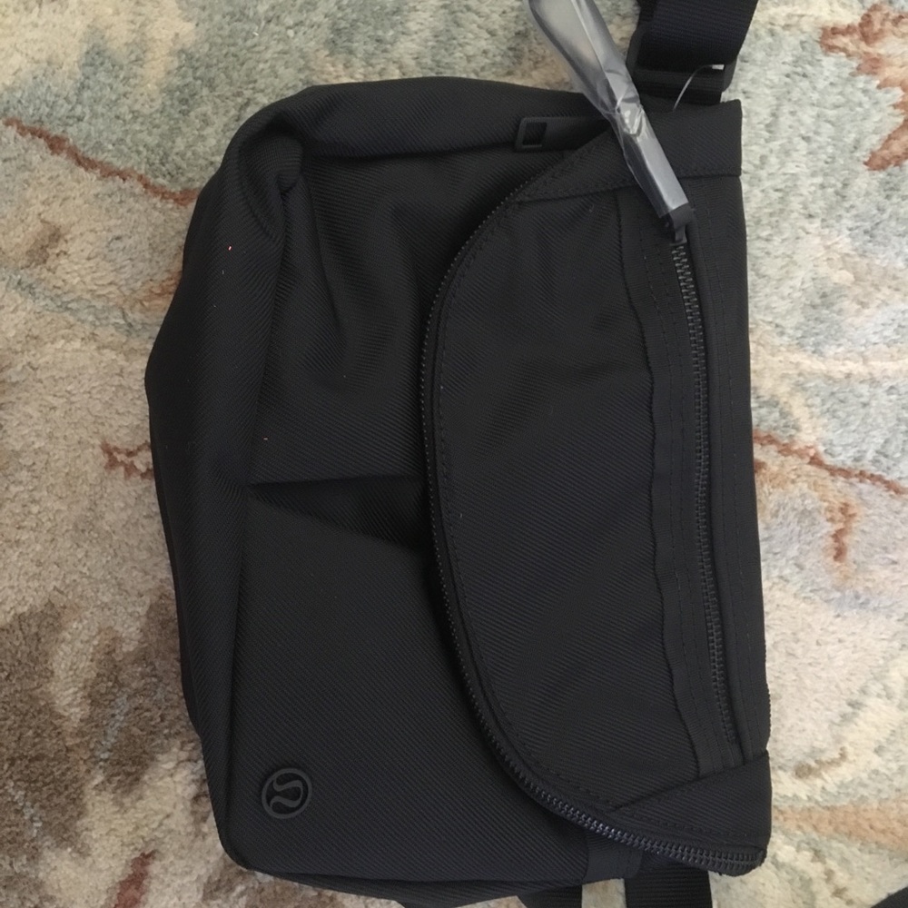 NWT Black Lululemon messenger bag